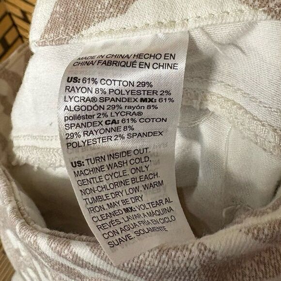 Chico’s Tan And White Zebra Print Pull On Capris Size 0.5 (Size 6) - Picture 7 of 7
